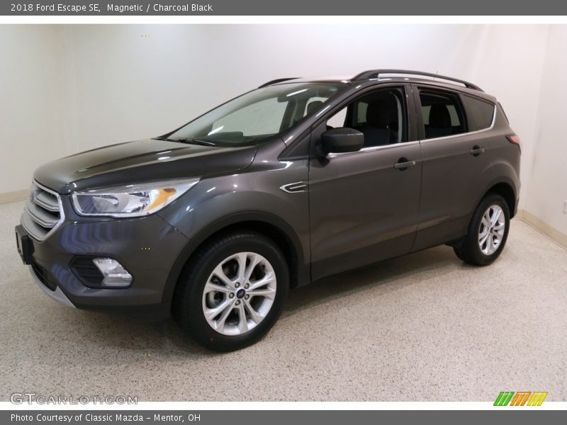 Magnetic / Charcoal Black 2018 Ford Escape SE