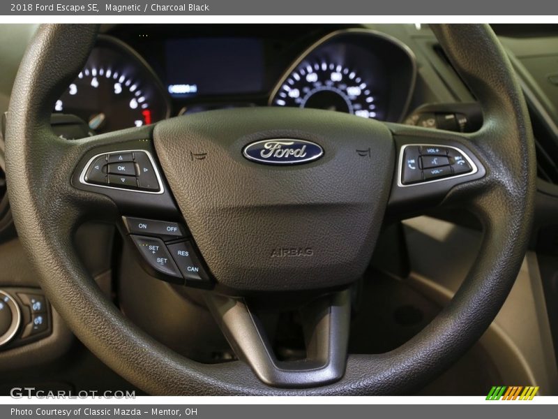 Magnetic / Charcoal Black 2018 Ford Escape SE