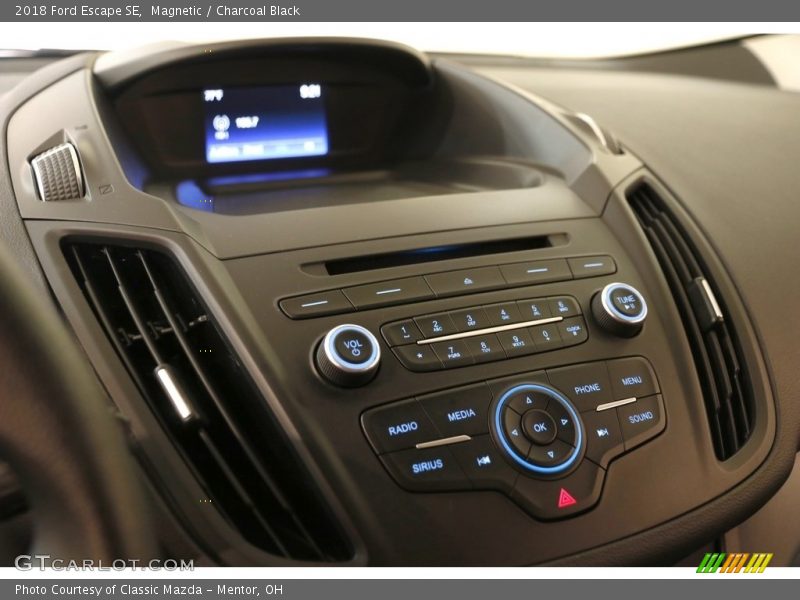 Magnetic / Charcoal Black 2018 Ford Escape SE
