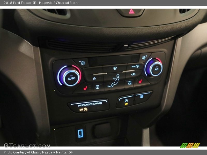 Magnetic / Charcoal Black 2018 Ford Escape SE