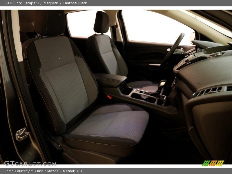 Magnetic / Charcoal Black 2018 Ford Escape SE