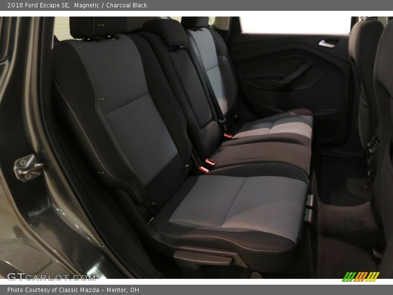 Magnetic / Charcoal Black 2018 Ford Escape SE