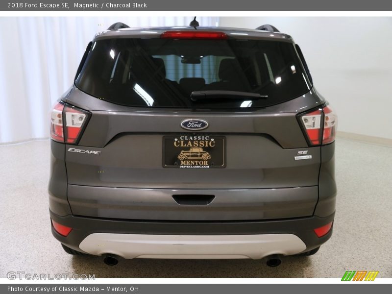 Magnetic / Charcoal Black 2018 Ford Escape SE