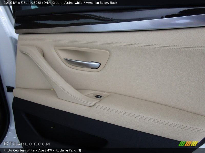 Alpine White / Venetian Beige/Black 2016 BMW 5 Series 528i xDrive Sedan