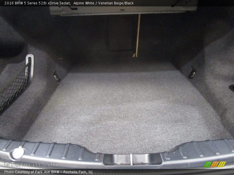 Alpine White / Venetian Beige/Black 2016 BMW 5 Series 528i xDrive Sedan