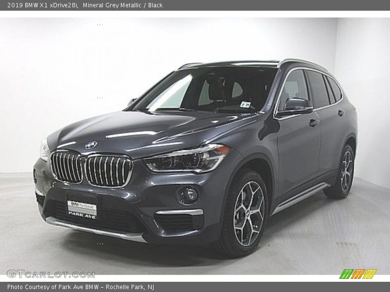 Mineral Grey Metallic / Black 2019 BMW X1 xDrive28i