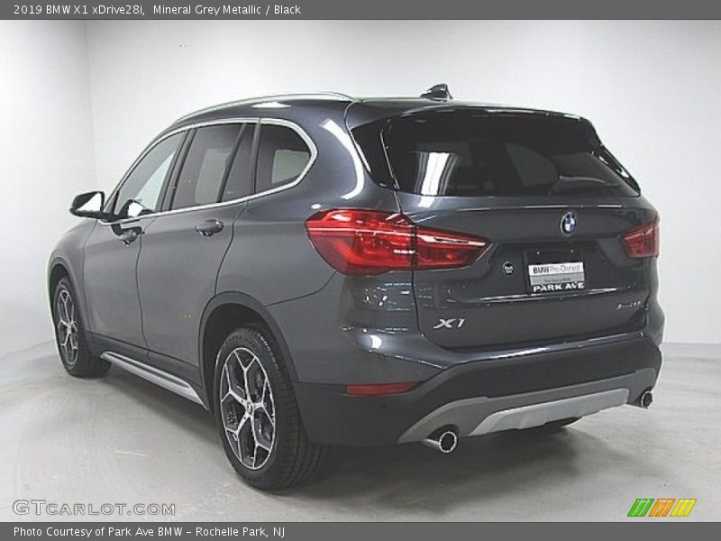 Mineral Grey Metallic / Black 2019 BMW X1 xDrive28i