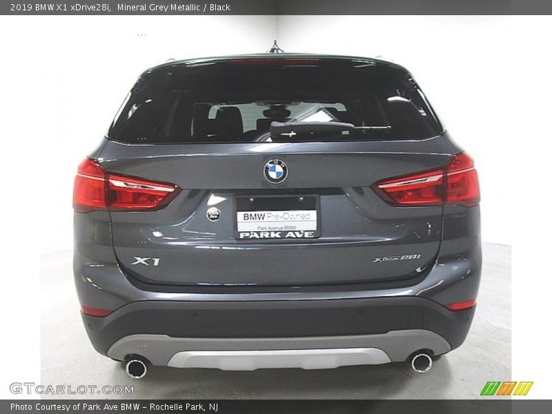 Mineral Grey Metallic / Black 2019 BMW X1 xDrive28i