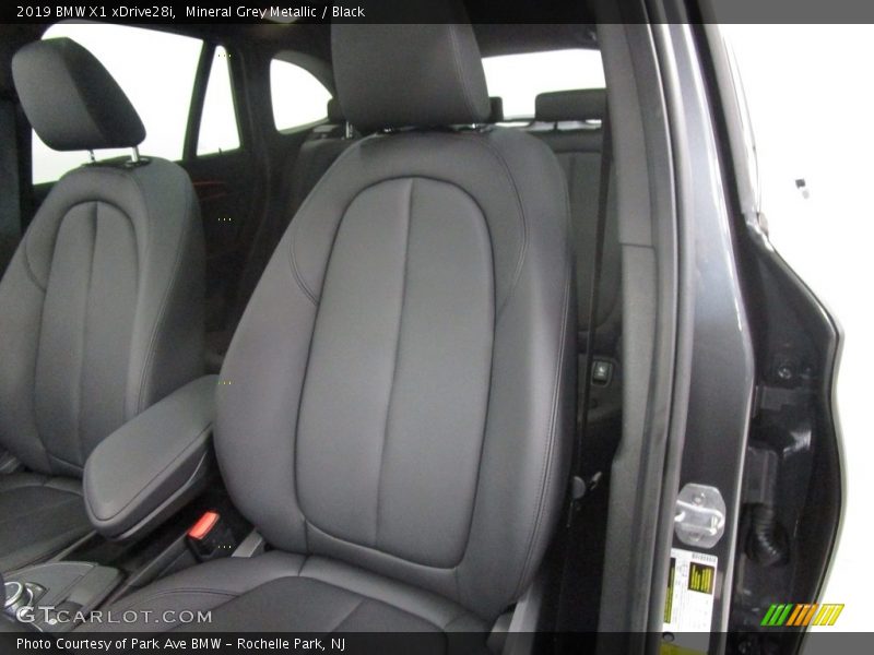 Mineral Grey Metallic / Black 2019 BMW X1 xDrive28i