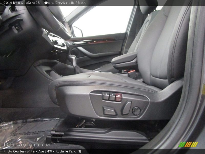 Mineral Grey Metallic / Black 2019 BMW X1 xDrive28i