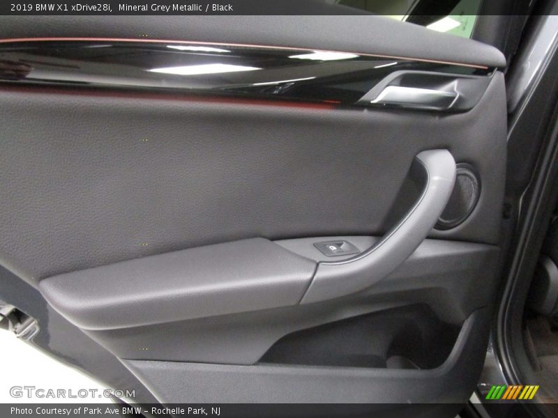 Mineral Grey Metallic / Black 2019 BMW X1 xDrive28i