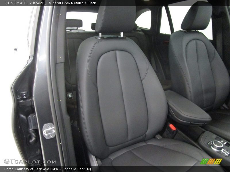Mineral Grey Metallic / Black 2019 BMW X1 xDrive28i