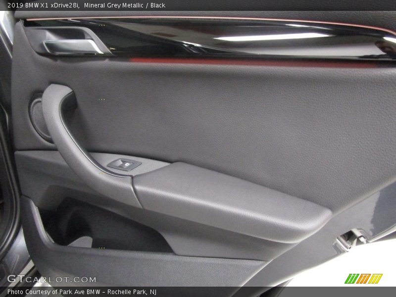 Mineral Grey Metallic / Black 2019 BMW X1 xDrive28i
