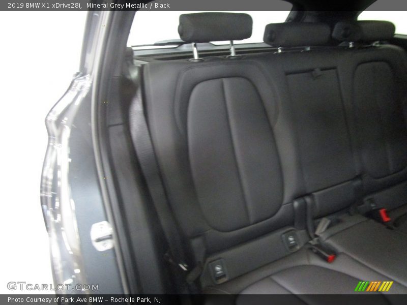 Mineral Grey Metallic / Black 2019 BMW X1 xDrive28i