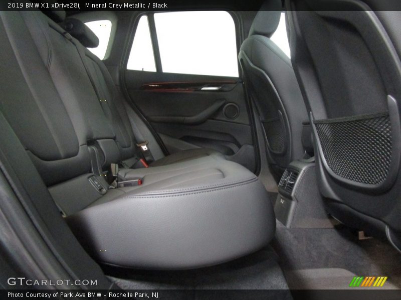 Mineral Grey Metallic / Black 2019 BMW X1 xDrive28i