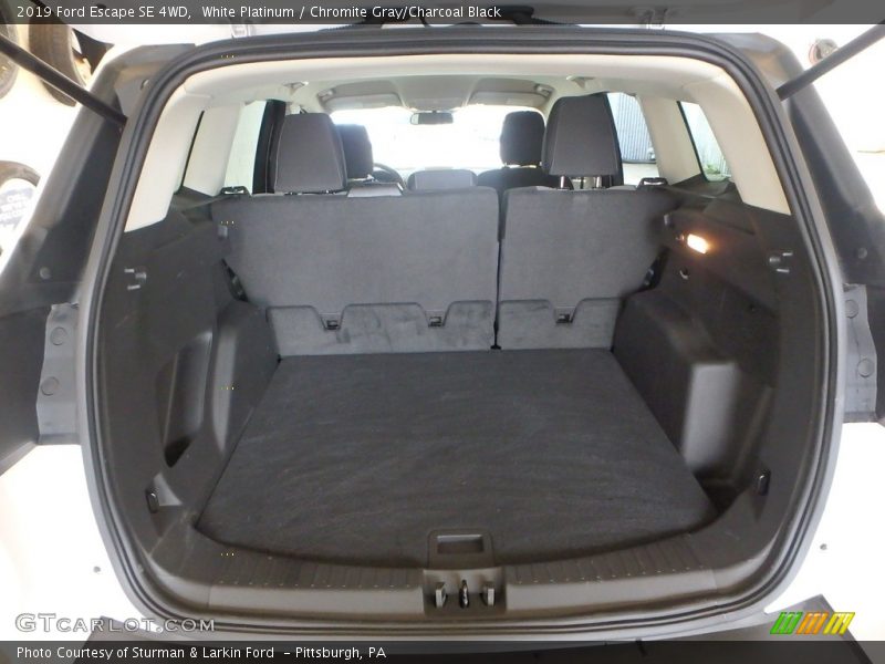 White Platinum / Chromite Gray/Charcoal Black 2019 Ford Escape SE 4WD