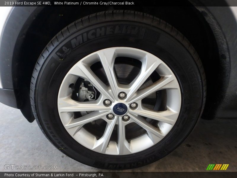 White Platinum / Chromite Gray/Charcoal Black 2019 Ford Escape SE 4WD