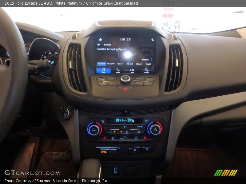 White Platinum / Chromite Gray/Charcoal Black 2019 Ford Escape SE 4WD