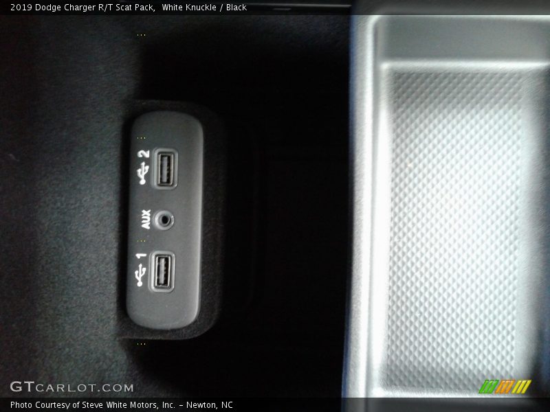 White Knuckle / Black 2019 Dodge Charger R/T Scat Pack