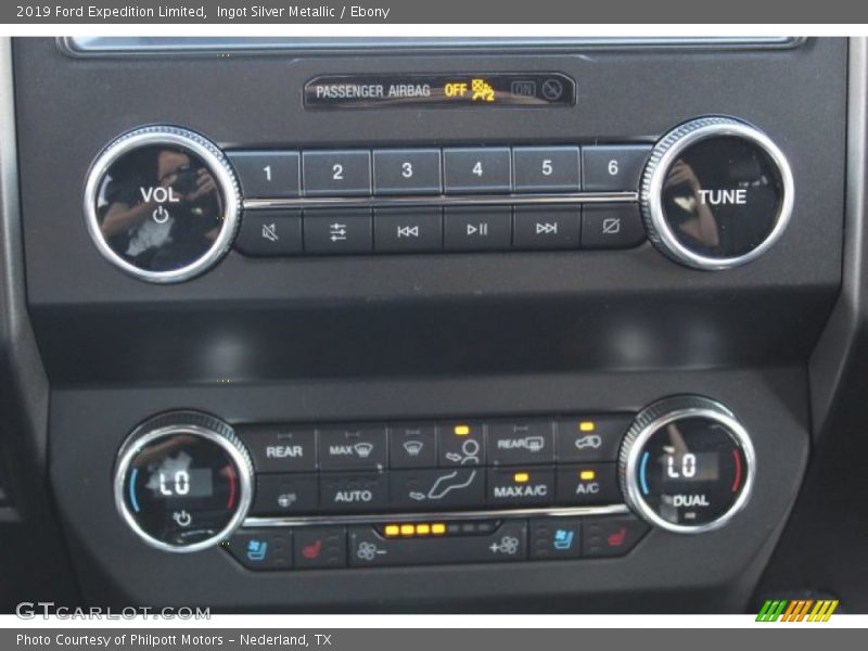 Ingot Silver Metallic / Ebony 2019 Ford Expedition Limited