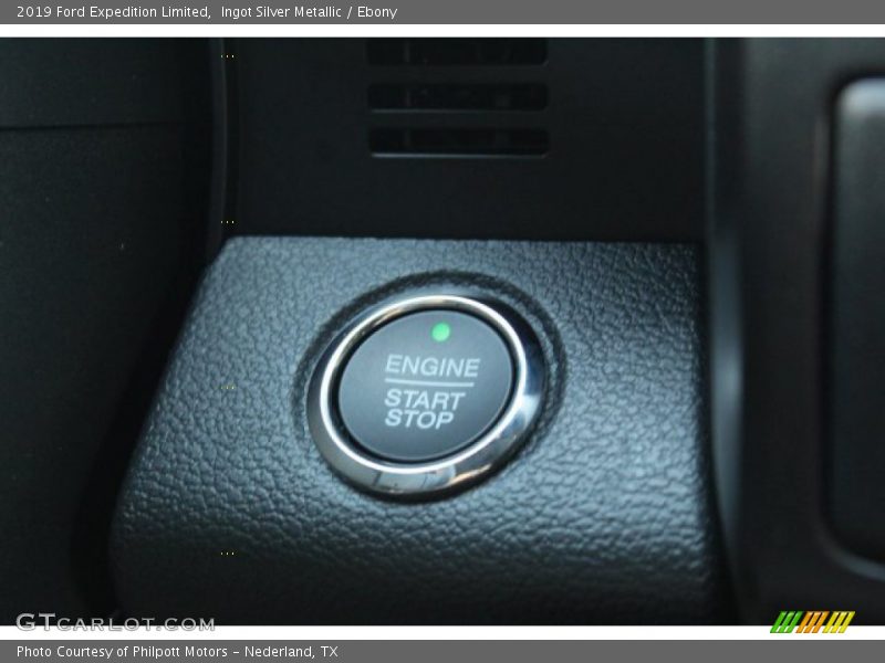 Ingot Silver Metallic / Ebony 2019 Ford Expedition Limited