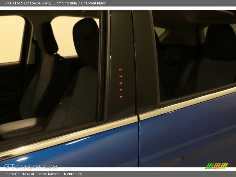 Lightning Blue / Charcoal Black 2018 Ford Escape SE 4WD