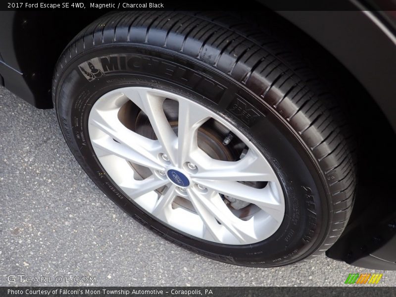 Magnetic / Charcoal Black 2017 Ford Escape SE 4WD