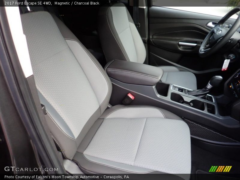 Magnetic / Charcoal Black 2017 Ford Escape SE 4WD