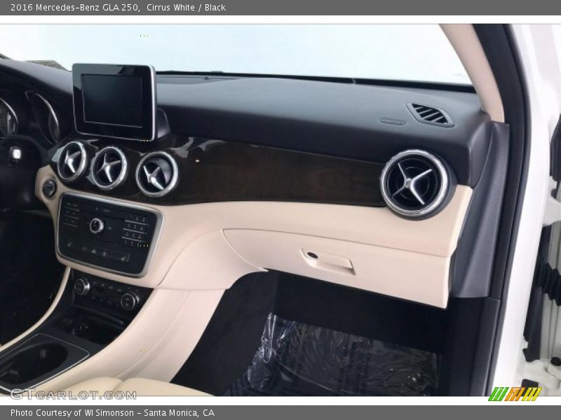 Cirrus White / Black 2016 Mercedes-Benz GLA 250