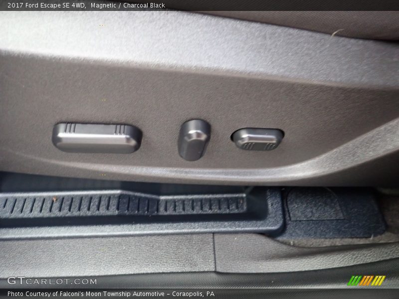 Magnetic / Charcoal Black 2017 Ford Escape SE 4WD