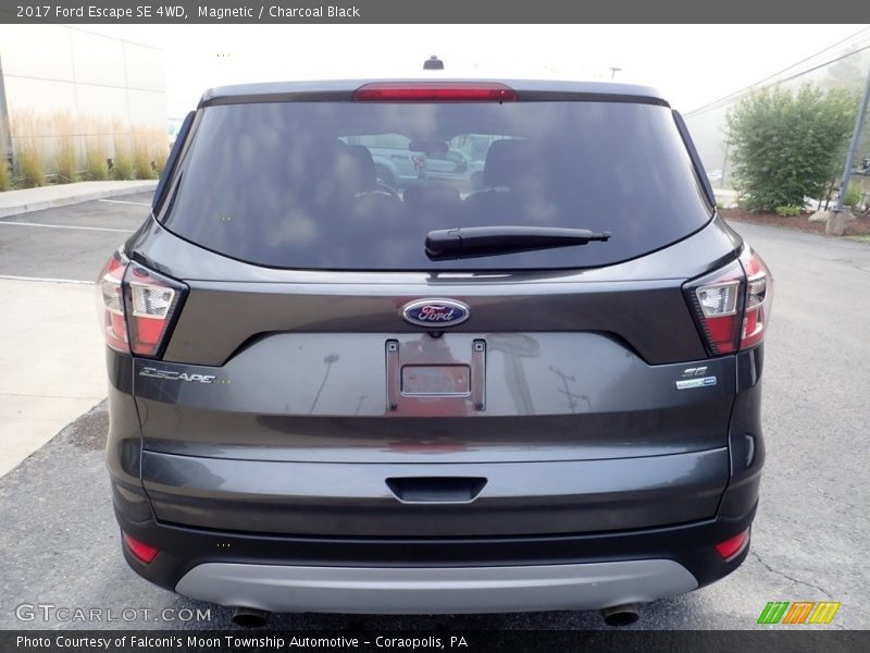 Magnetic / Charcoal Black 2017 Ford Escape SE 4WD