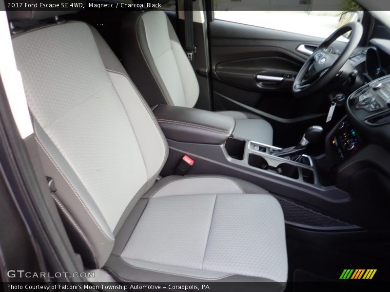 Magnetic / Charcoal Black 2017 Ford Escape SE 4WD