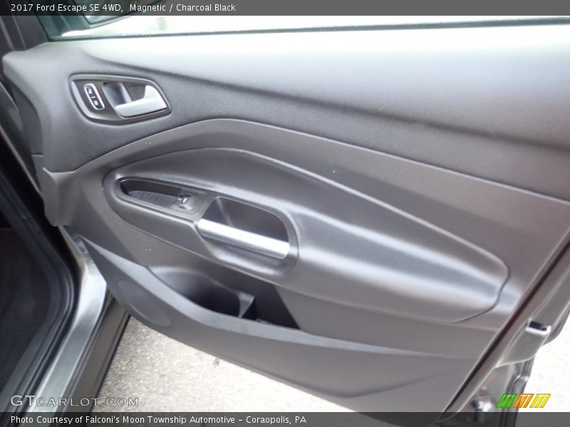 Magnetic / Charcoal Black 2017 Ford Escape SE 4WD