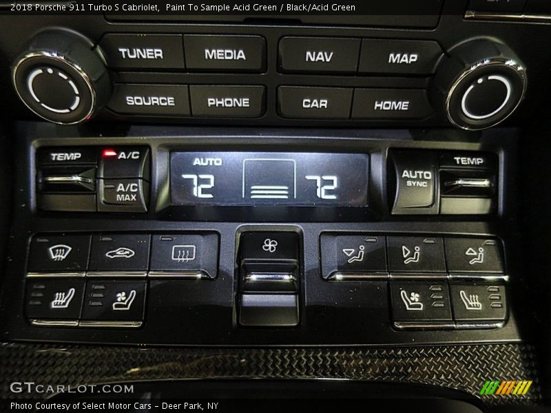 Controls of 2018 911 Turbo S Cabriolet