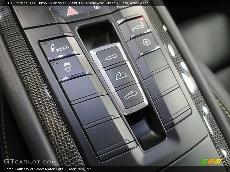 Controls of 2018 911 Turbo S Cabriolet