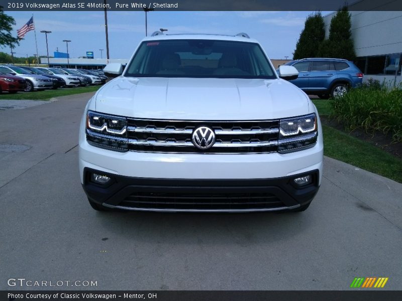Pure White / Shetland 2019 Volkswagen Atlas SE 4Motion