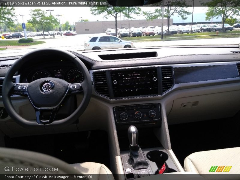 Pure White / Shetland 2019 Volkswagen Atlas SE 4Motion