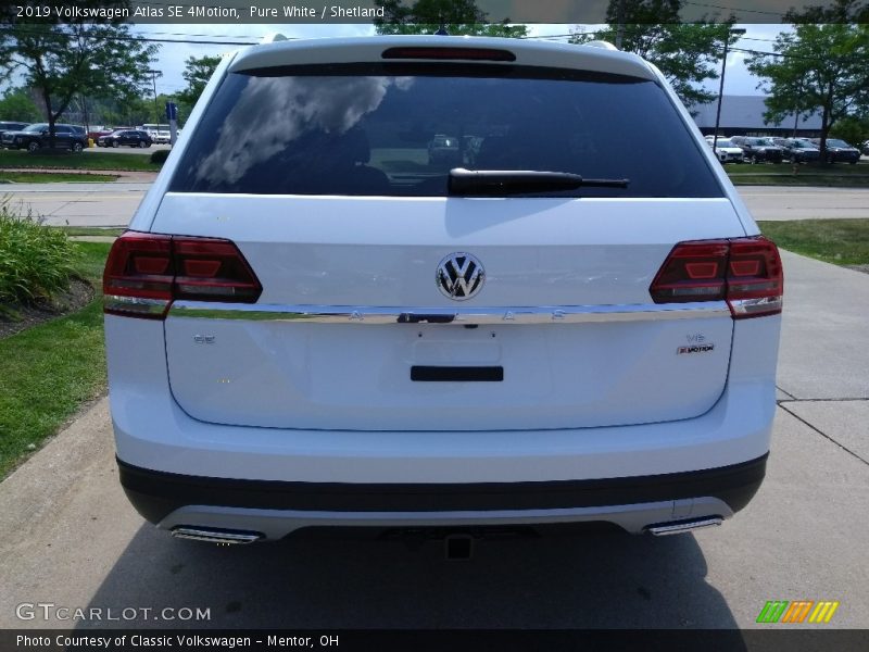 Pure White / Shetland 2019 Volkswagen Atlas SE 4Motion