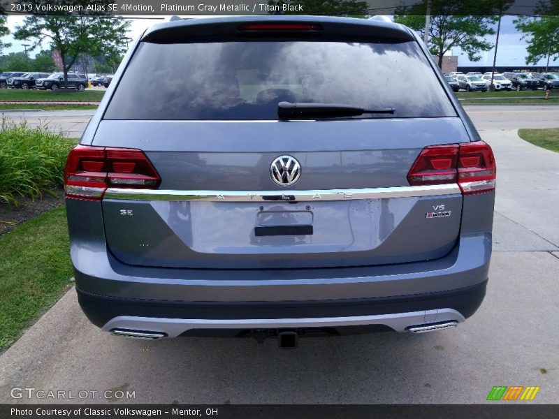 Platinum Gray Metallic / Titan Black 2019 Volkswagen Atlas SE 4Motion