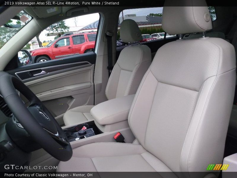 Front Seat of 2019 Atlas SEL R-Line 4Motion