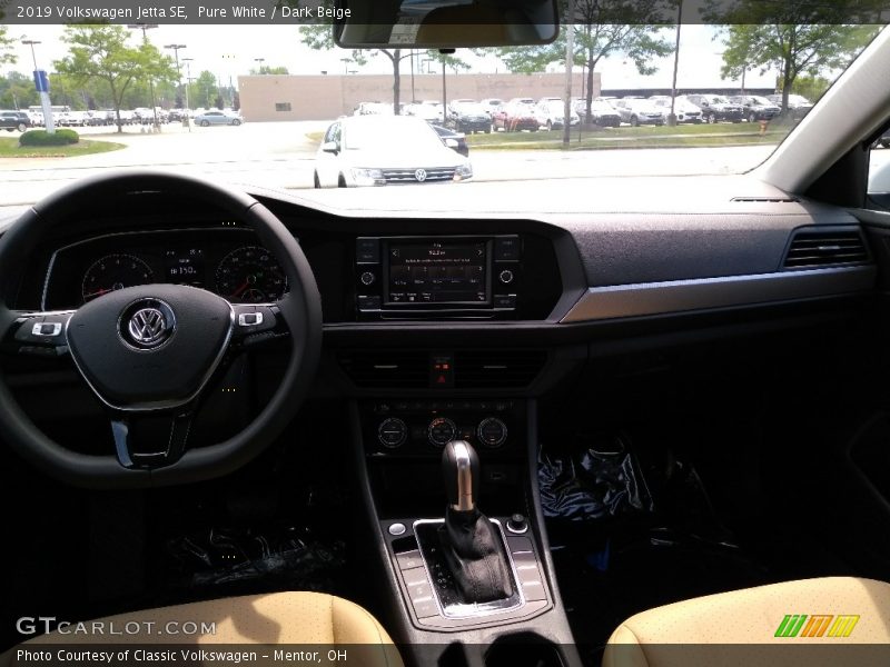 Pure White / Dark Beige 2019 Volkswagen Jetta SE
