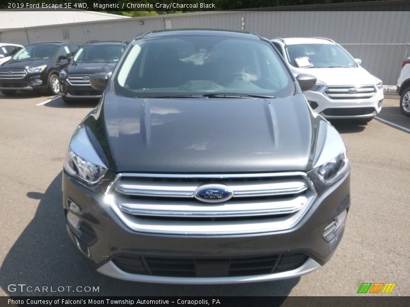 Magnetic / Chromite Gray/Charcoal Black 2019 Ford Escape SE 4WD