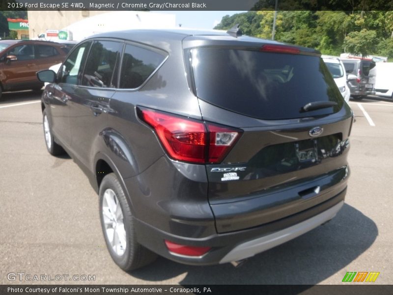 Magnetic / Chromite Gray/Charcoal Black 2019 Ford Escape SE 4WD