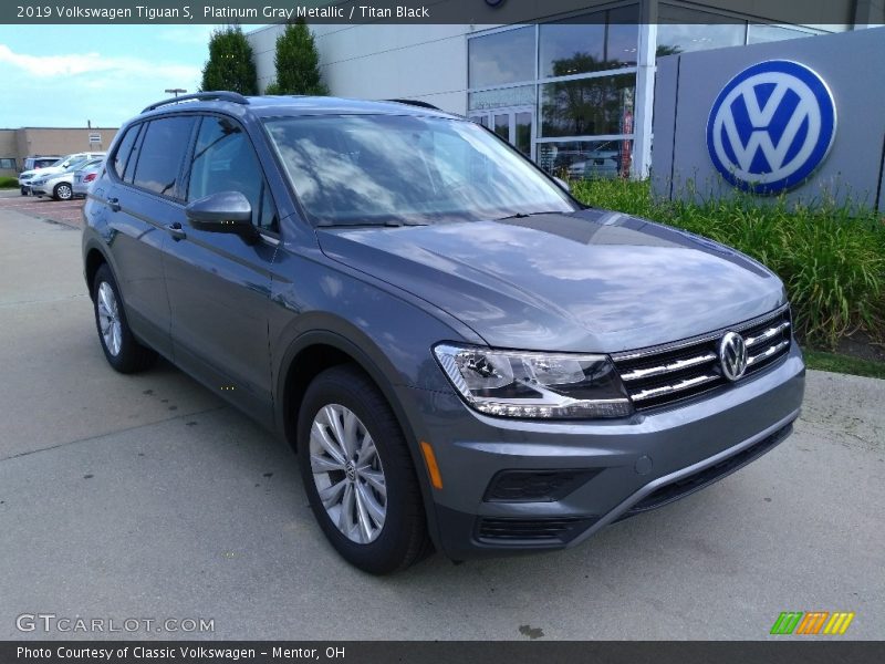 Platinum Gray Metallic / Titan Black 2019 Volkswagen Tiguan S