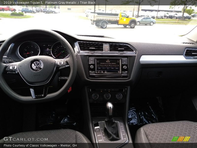 Platinum Gray Metallic / Titan Black 2019 Volkswagen Tiguan S