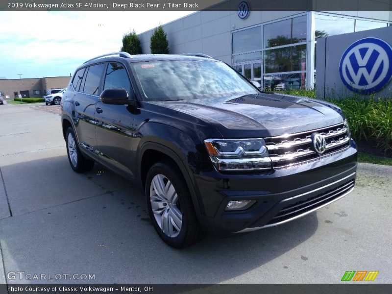 Deep Black Pearl / Titan Black 2019 Volkswagen Atlas SE 4Motion
