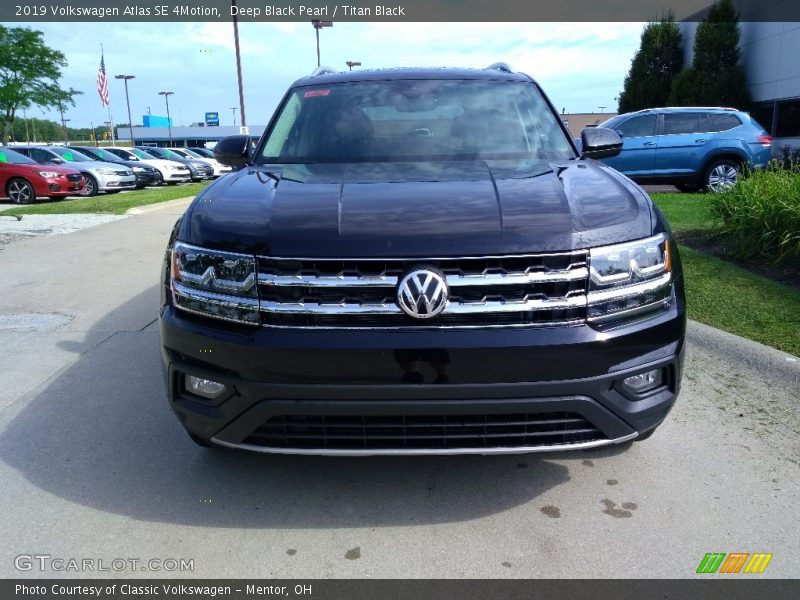 Deep Black Pearl / Titan Black 2019 Volkswagen Atlas SE 4Motion