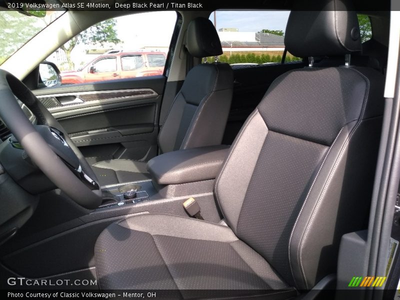 Deep Black Pearl / Titan Black 2019 Volkswagen Atlas SE 4Motion