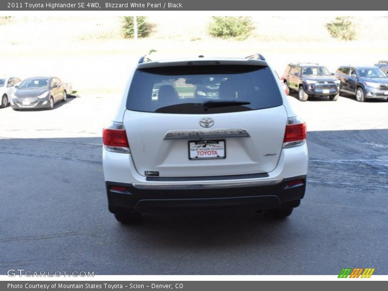 Blizzard White Pearl / Black 2011 Toyota Highlander SE 4WD