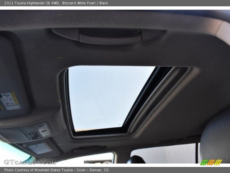 Blizzard White Pearl / Black 2011 Toyota Highlander SE 4WD